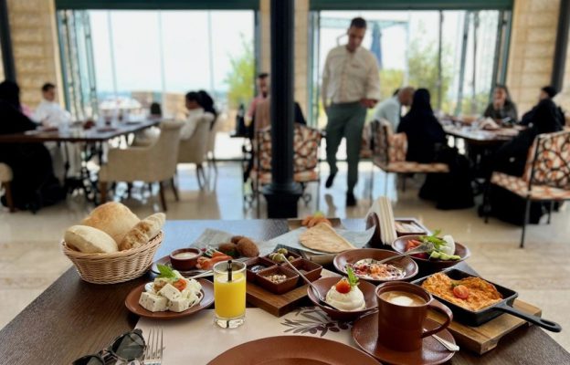 Nhà hàng Bayt El Talleh nằm trên tầm cao của công viên Katara Hills. Ảnh: Bloomberg.
